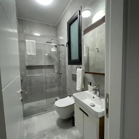 Apartment Modern Balcony Flat In Dereboyu - Walk Everywhere