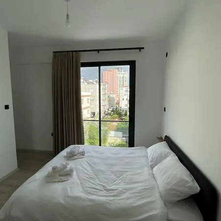 Modern Balcony Flat In Dereboyu - Walk Everywhere Apartment