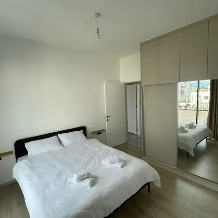 Modern Balcony Flat In Dereboyu - Walk Everywhere *