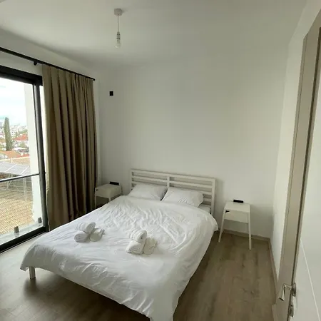 Modern Balcony Flat In Dereboyu - Walk Everywhere Apartment